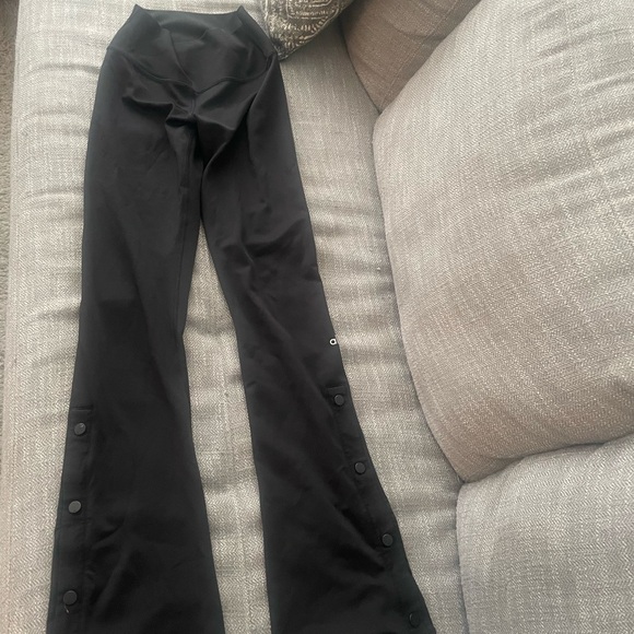 ALO Yoga Black Leggings - Picture 1 of 1